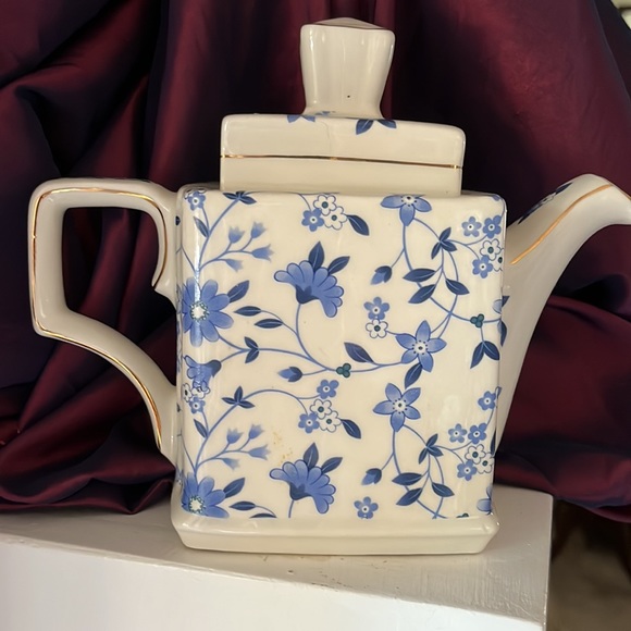 RARE Square Blue and White , Gold Trim Teapot WINDSOR Made in England Vintage - Picture 5 of 8
